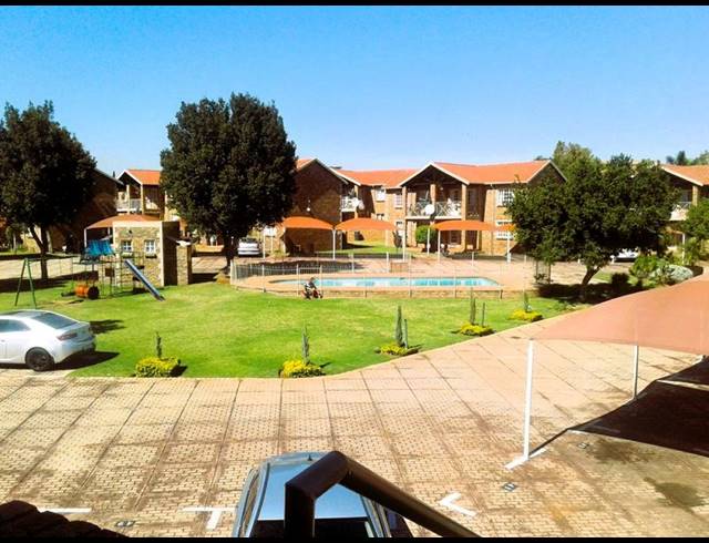 2 BEDROOM APARTMENT FOR SALE IN DIE HOEWES